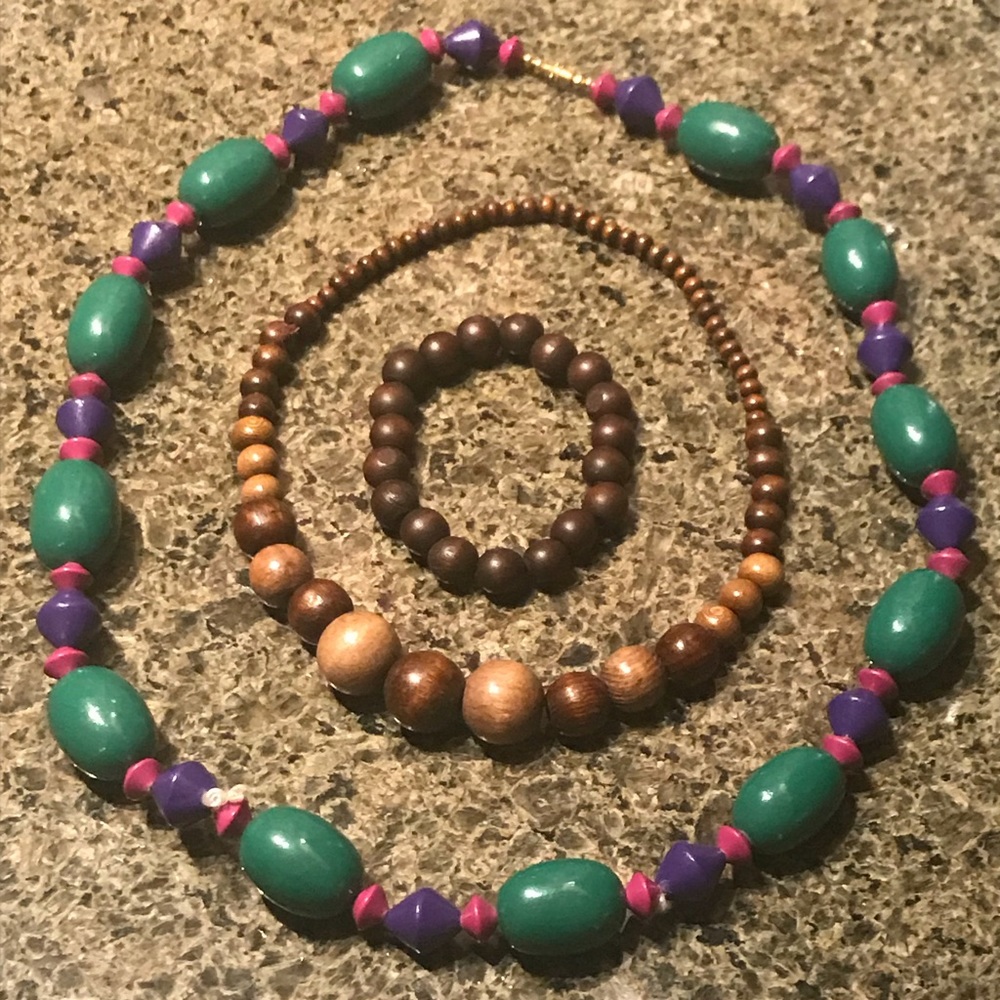 WOODEN BEADED TRIO OF FUN NECKLACES & BRACELET❤️